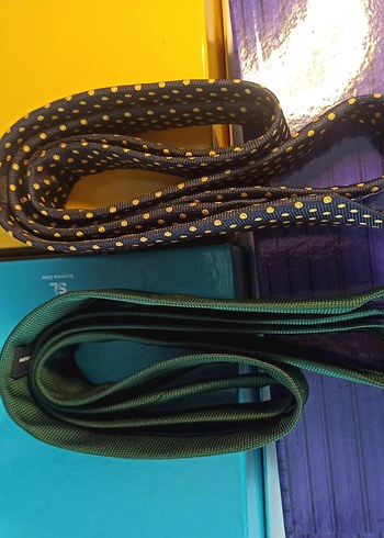 Modern Erkek Kravatları -Yeşil ve Sarı Noktaları olan Puantiyeli - Görsel 3