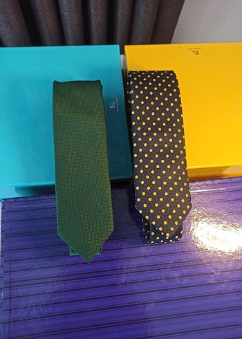 Modern Erkek Kravatları -Yeşil ve Sarı Noktaları olan Puantiyeli - Görsel 2
