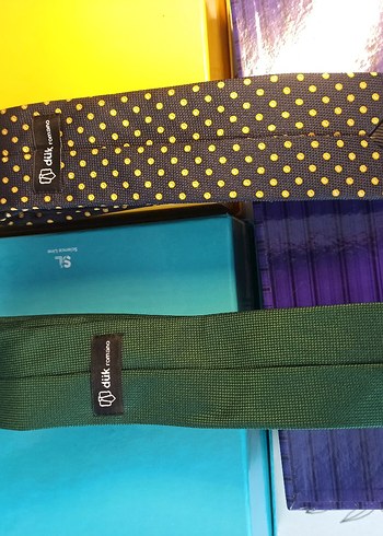 Modern Erkek Kravatları -Yeşil ve Sarı Noktaları olan Puantiyeli - Görsel 4