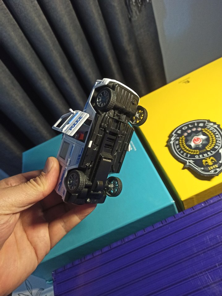 Renkli Dönüşebilen Polis Oyuncak Araba - Görsel 3