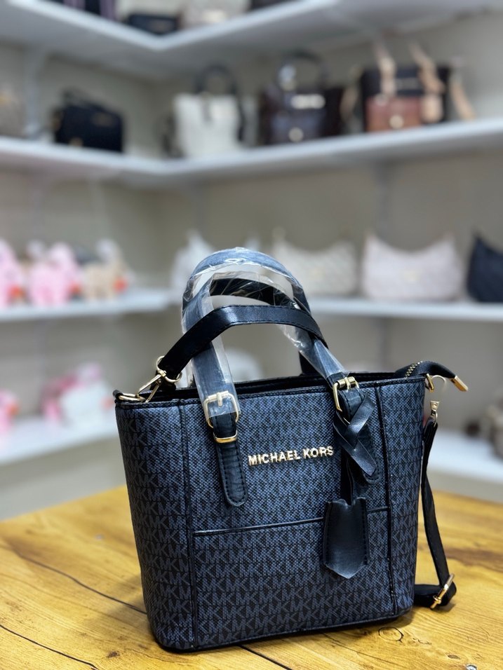 Michael Kors Siyah Desenli Deri Kadın Çanta - Görsel 4