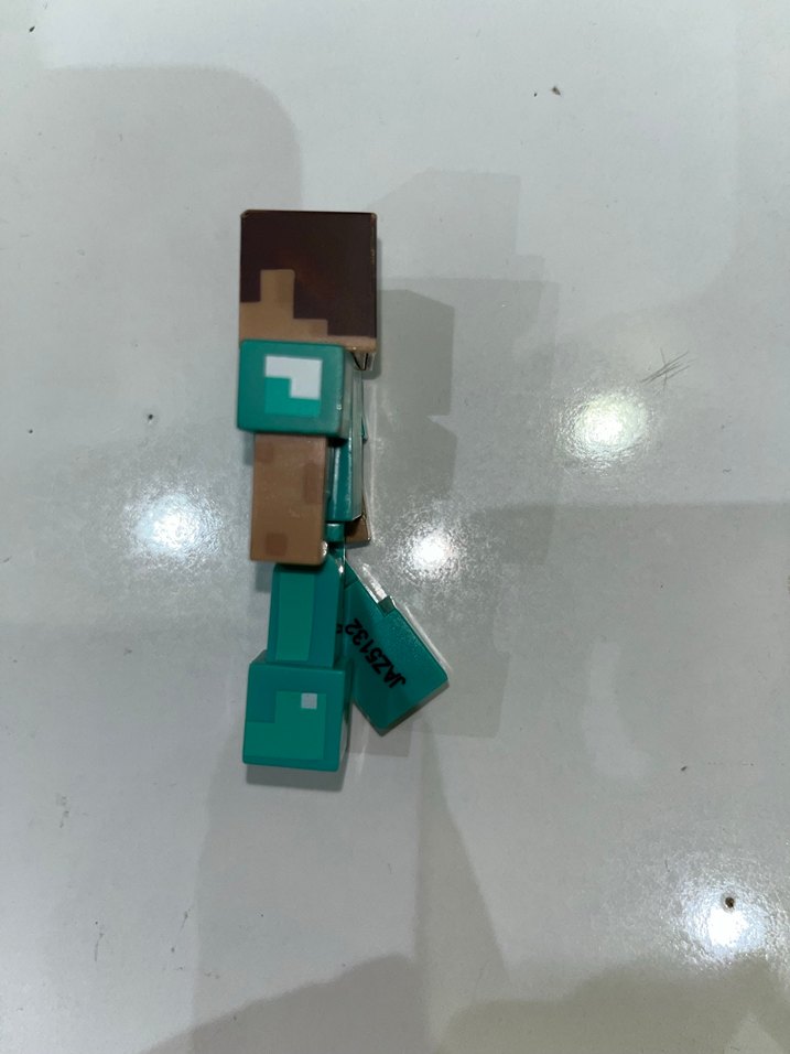 Kare Piksel Tasarımlı Kahverengi Aksiyon Figürü - Görsel 2