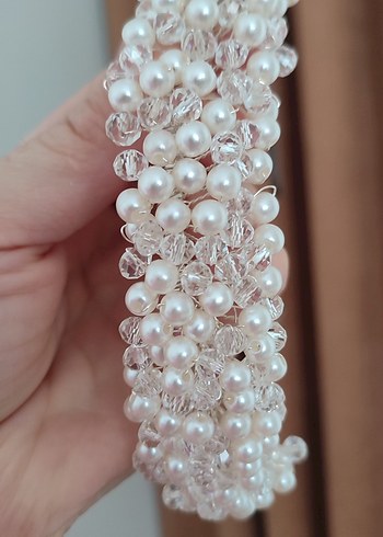 Boncuk Detaylı Beyaz Örgü Taç - Görsel 4