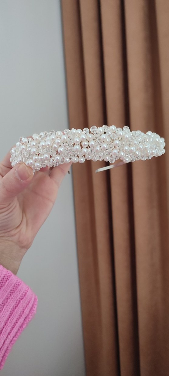Boncuk Detaylı Beyaz Örgü Taç - Görsel 3