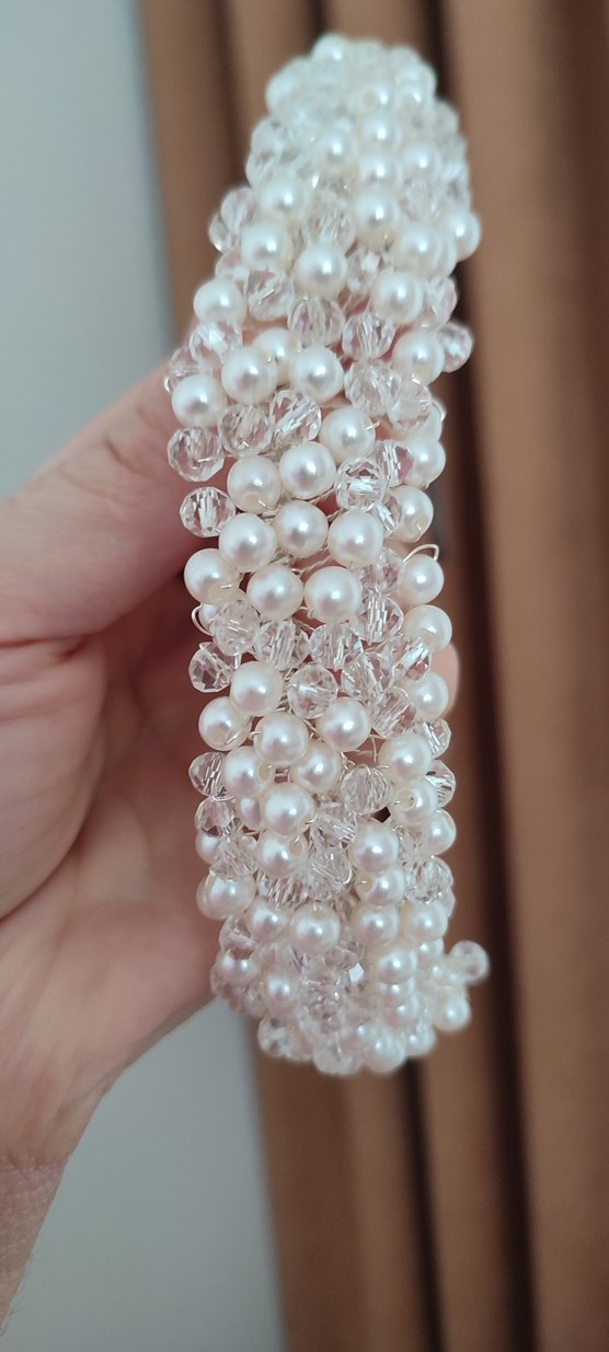 Boncuk Detaylı Beyaz Örgü Taç - Görsel 4