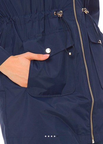 LC Waikiki Lacivert Bel Detaylı  Yağmurluk - Görsel 4