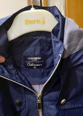LC Waikiki Lacivert Bel Detaylı  Yağmurluk - Görsel 7