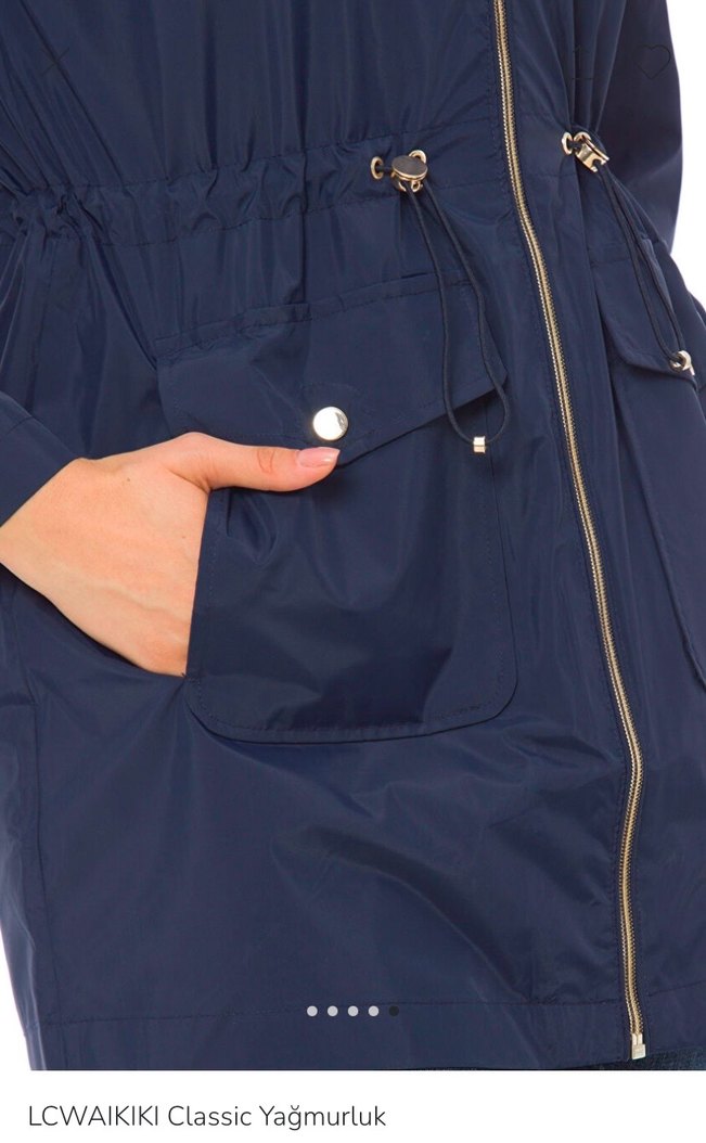LC Waikiki Lacivert Bel Detaylı  Yağmurluk - Görsel 4