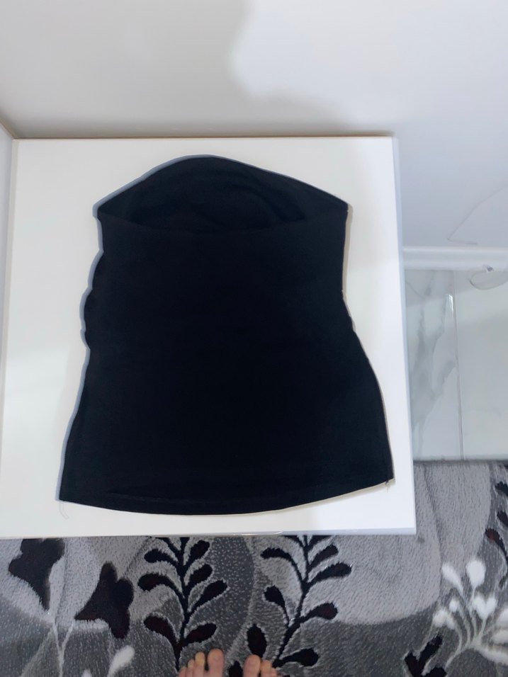 Siyah straplez büzgülü crop - Görsel 2