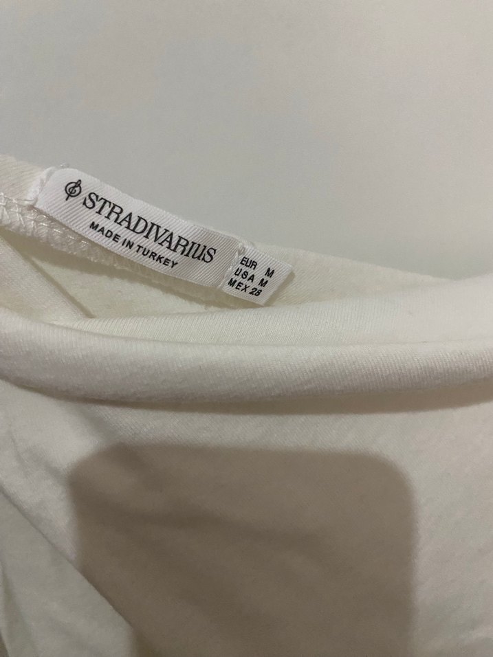 Stradivarius Kadın Beyaz Omuz Dekolteli Uzun Kollu Bluz - Görsel 2