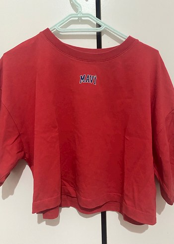 Mavi Kadın Kırmızı Baskılı Tişört - Görsel 2