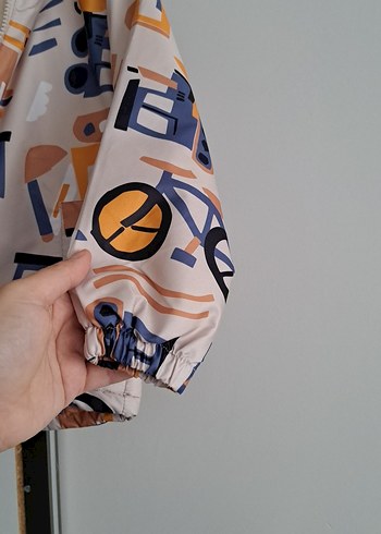 Baskılı Kapüşonlu Erkek Çocuk Yağmurluk - Görsel 3