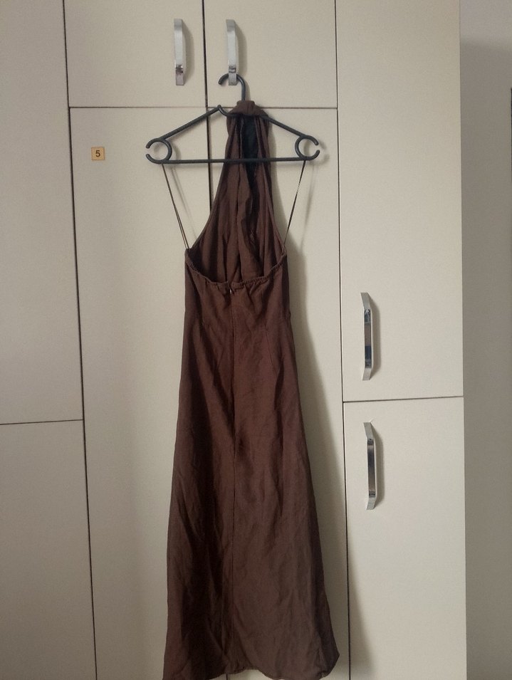 Uzun Kahverengi Keten Drapeli Halter Elbise - Görsel 2