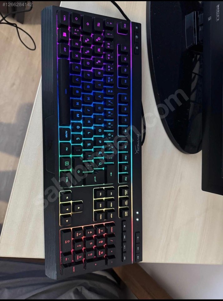 Kablolu Siyah hyperx alloy core rgb klavye - Görsel 2