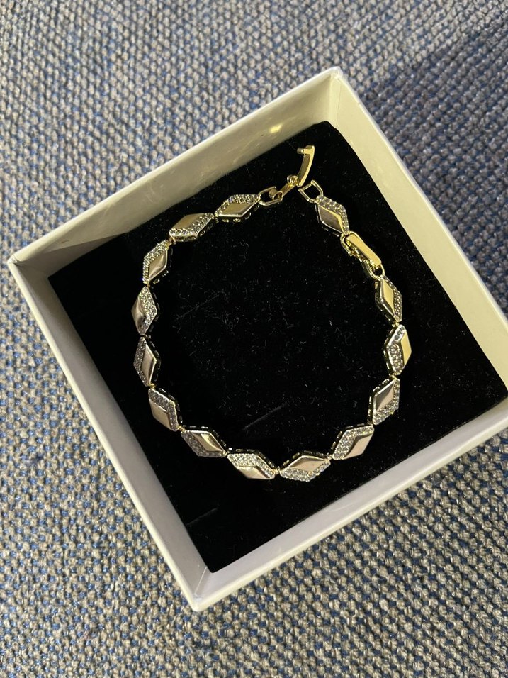 Altın Renkli Zincir Detaylı Çiçekli Kadın Bileklik - Görsel 2