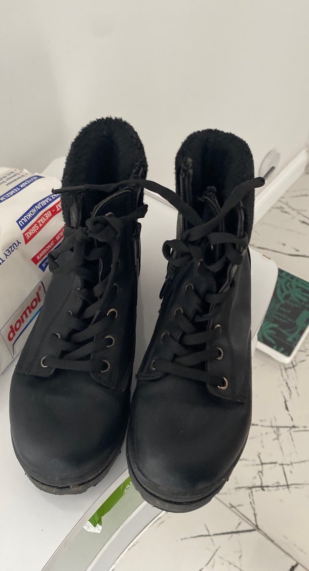 Siyah Erkek Sokak Stili Bot - Görsel 4