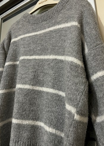 Gri Çizgili Kadın Triko Kazak - Görsel 3