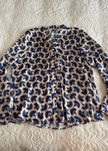 Mavi V Yaka Uzun Kollu Desenli Bluz - Görsel 2