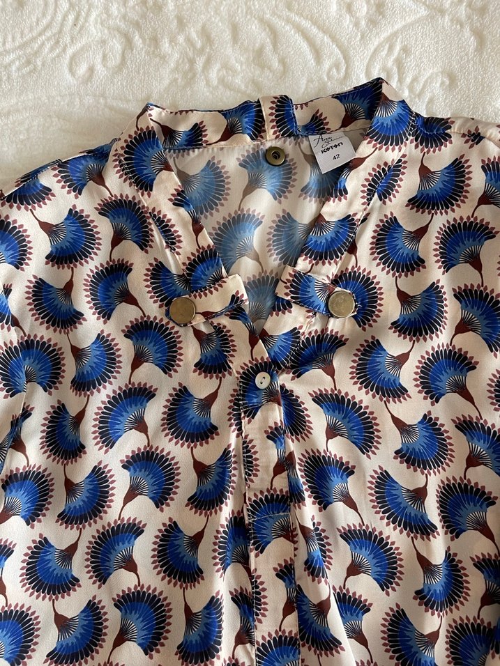 Mavi V Yaka Uzun Kollu Desenli Bluz - Görsel 4