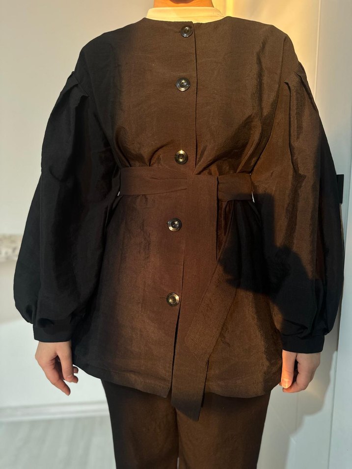 Düğmeli Siyah Midi Ceketi - Görsel 3