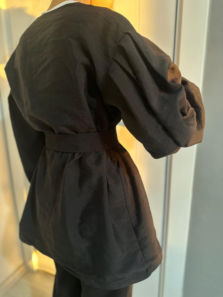 Düğmeli Siyah Midi Ceketi - Görsel 4