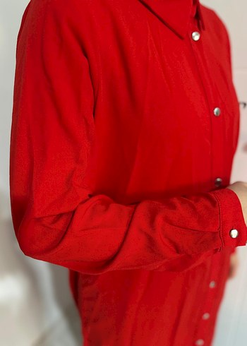 Parlak Kırmızı Düğmeli Kadın Gömlek - Görsel 2
