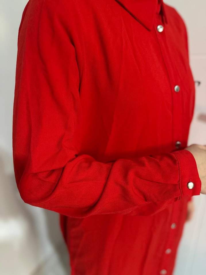 Parlak Kırmızı Düğmeli Kadın Gömlek - Görsel 2