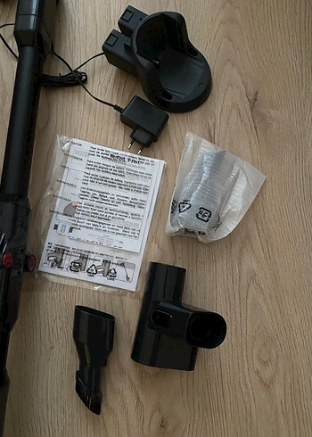 Siyah Kablosuz Elektrikli Süpürge - Görsel 3