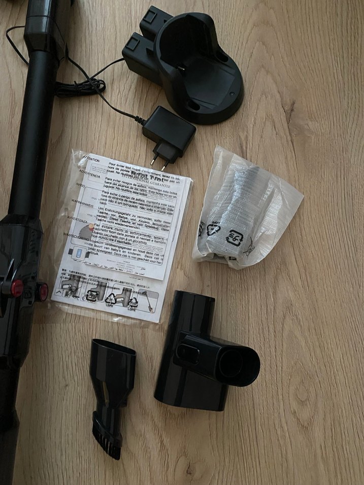 Siyah Kablosuz Elektrikli Süpürge - Görsel 3