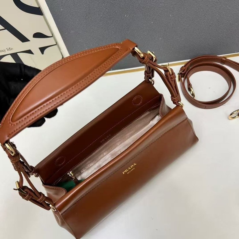 Kadın Deri Prada Çanta - Modern Klasik - Görsel 2