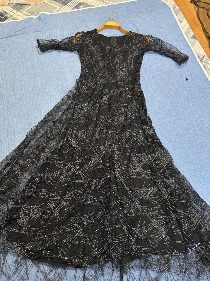 Uzun Siyah Gotik Nakışlı V Yaka Elbise - Görsel 2