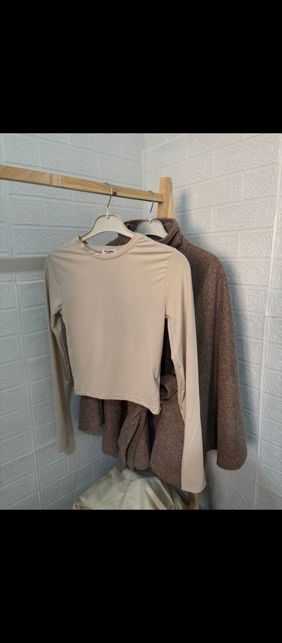 Parmak geçirmeli bej bluz - Görsel 3