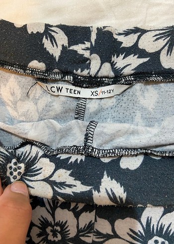 Çiçek Desenli Loose Fit Mini Şort - Görsel 2