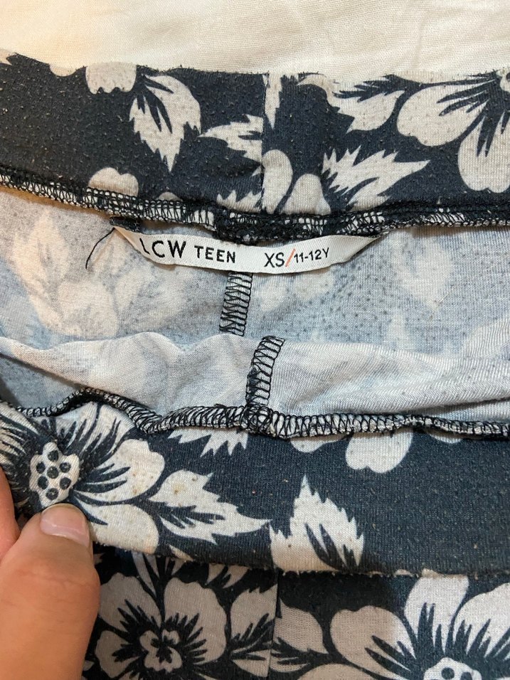 Çiçek Desenli Loose Fit Mini Şort - Görsel 2