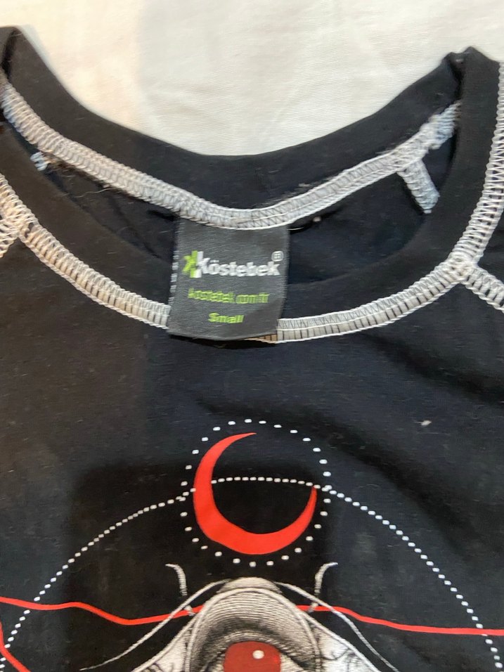 Siyah Gotik Baskılı Kadın Tişört - Görsel 2