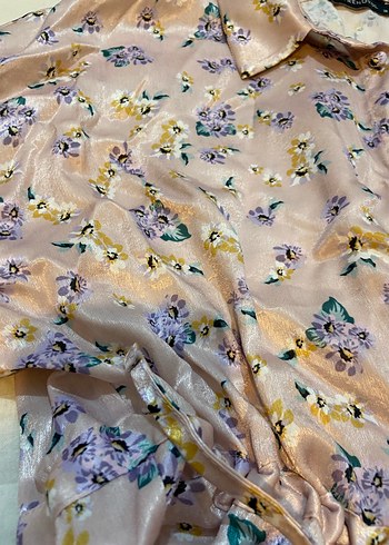 Pembe Desenli Düğmeli Saten Gömlek - Görsel 2