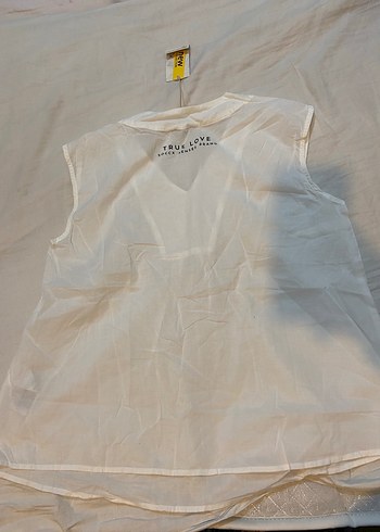 Beyaz V Yakalı Kolsuz Kadın Bluz - Görsel 4