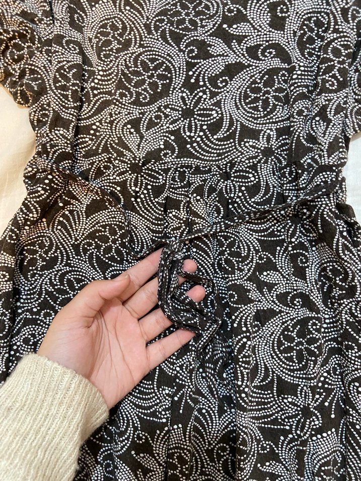 Gri Dantel Detaylı V Yakalı Midi Elbise - Görsel 3