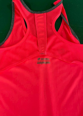 Kırmızı Sporcu Kadın Atlet - Görsel 2