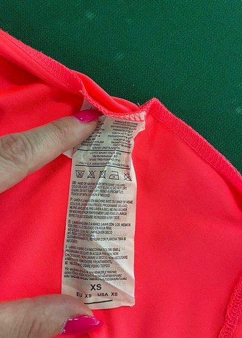 Kırmızı Sporcu Kadın Atlet - Görsel 7