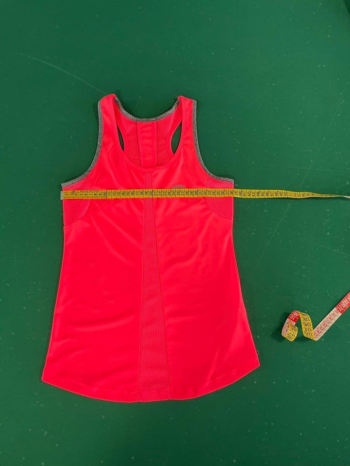 Kırmızı Sporcu Kadın Atlet - Görsel 3