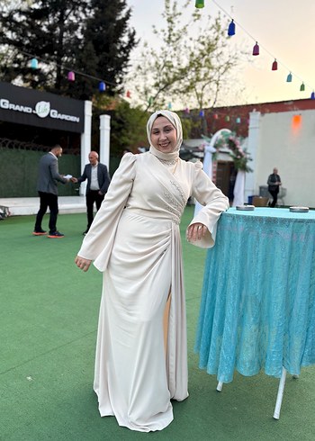 Drapeli Beyaz Uzun Kollu Sade Nişan Elbisesi - Görsel 5