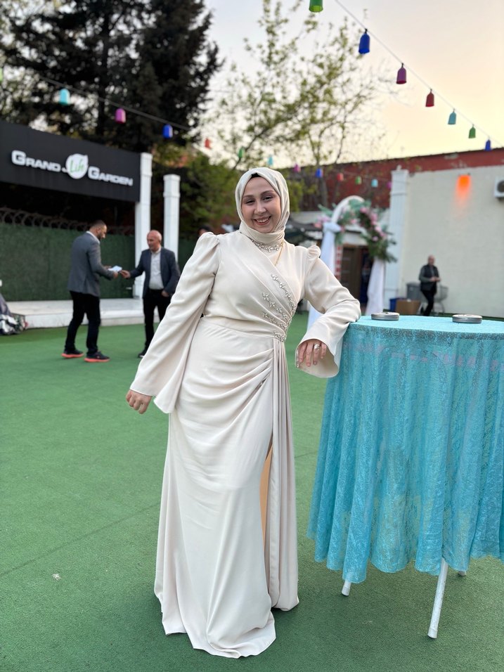 Drapeli Beyaz Uzun Kollu Sade Nişan Elbisesi - Görsel 5