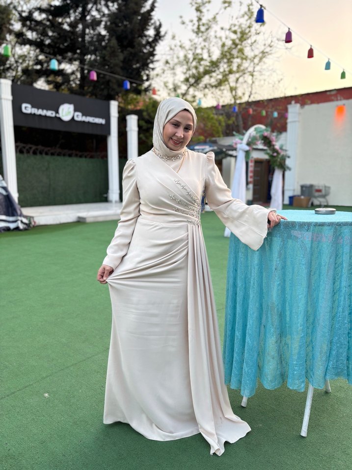 Drapeli Beyaz Uzun Kollu Sade Nişan Elbisesi - Görsel 2