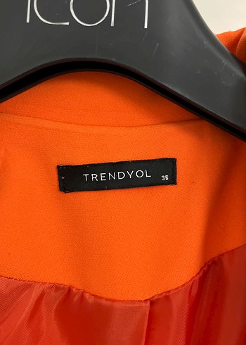 Turuncu Kısa Kesim Düğmeli Kadın Blazer - Görsel 2