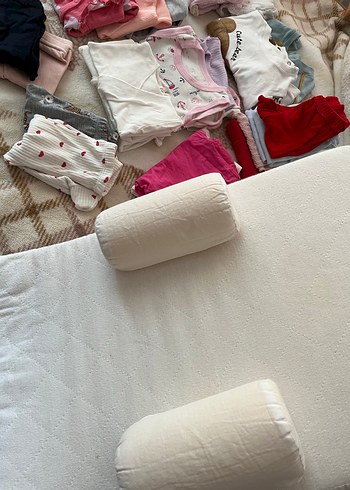 0-3 aylık toplu bebek kıyafet ve reflü yatağı - Görsel 3