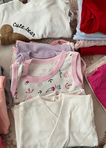 0-3 aylık toplu bebek kıyafet ve reflü yatağı - Görsel 5