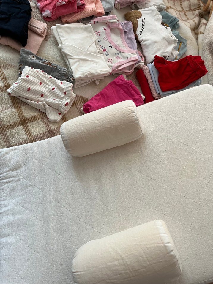 0-3 aylık toplu bebek kıyafet ve reflü yatağı - Görsel 3