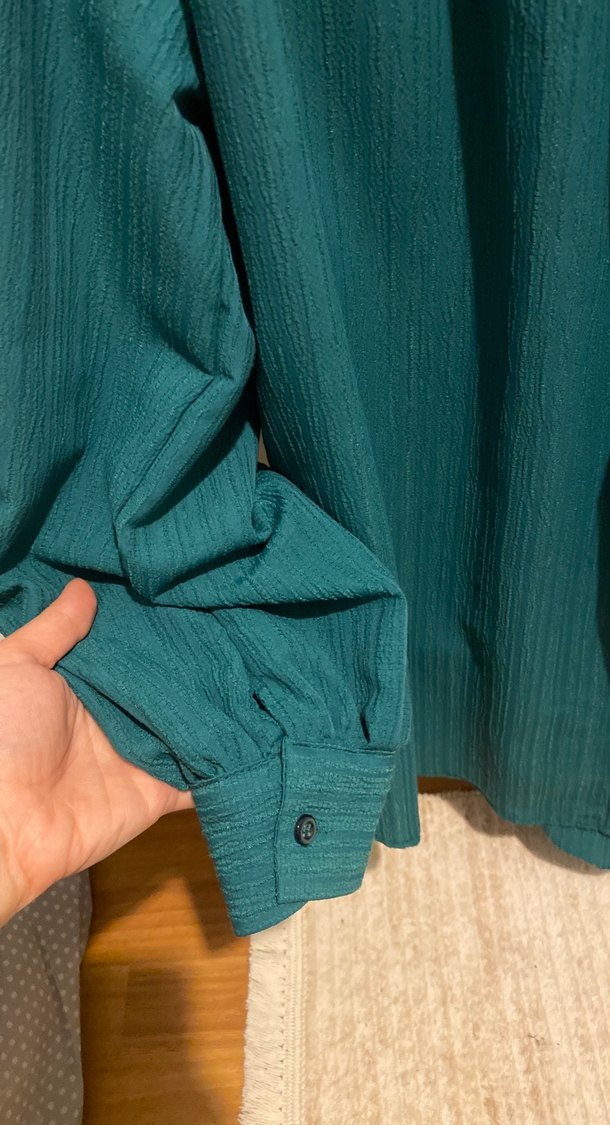 Zümrüt Yeşili Krinkıl Fabric Kuşaklı Bayan Gömlek - Görsel 2