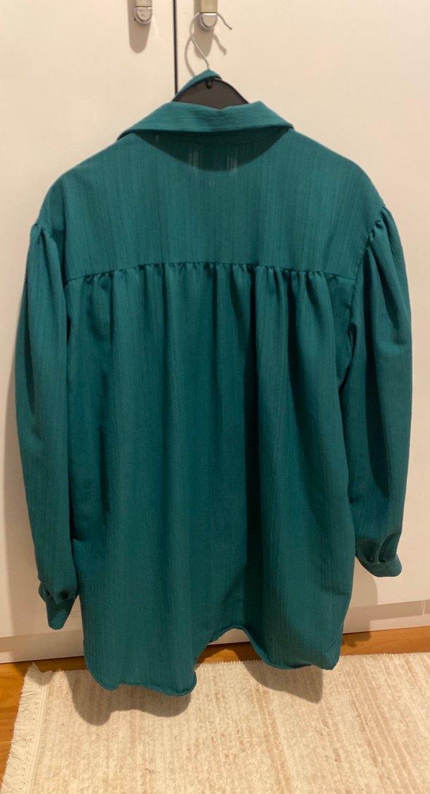 Zümrüt Yeşili Krinkıl Fabric Kuşaklı Bayan Gömlek - Görsel 4